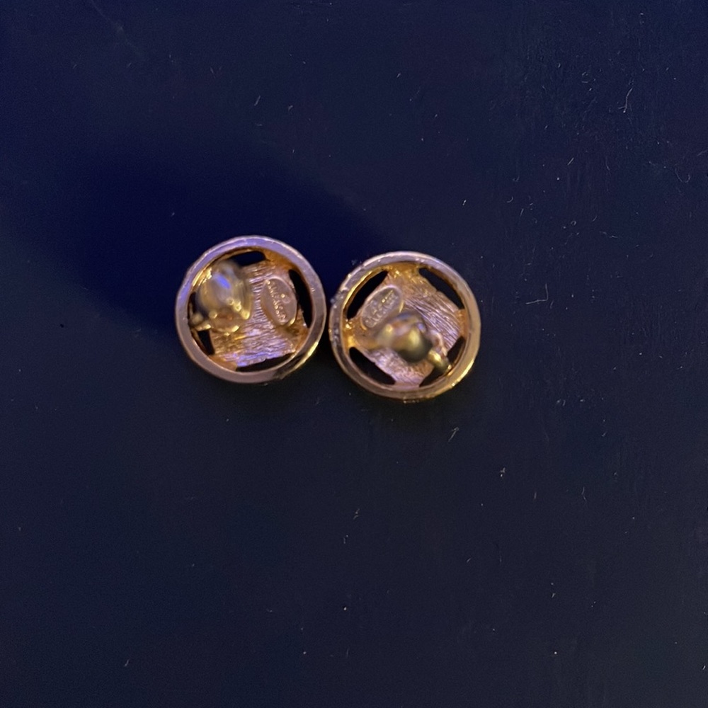 Givenchy 100% Authentic Clip on earrings gold - Picture 3 of 6